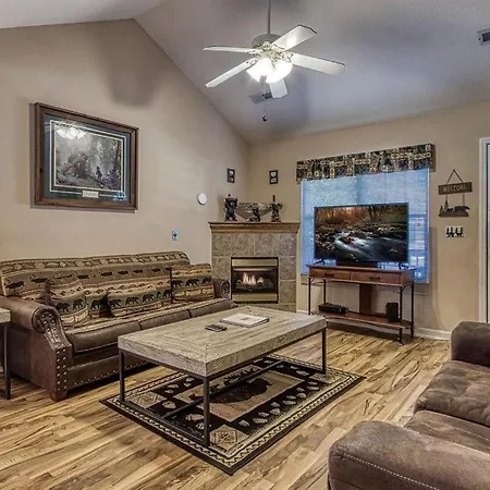 Rock Of Ages, Hot Tub, Game Room, Wifi, Free Attraction Tickets, Near Parkway!!!